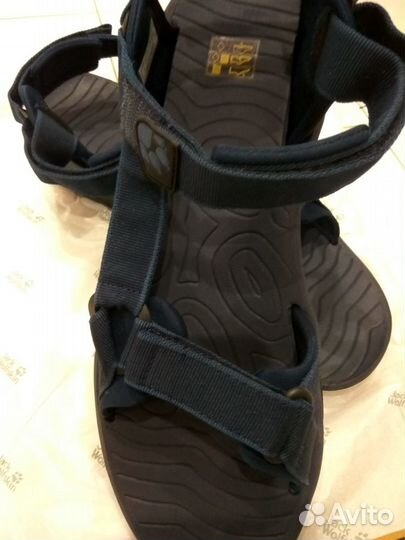 Продам сандалии Jack WolFskin