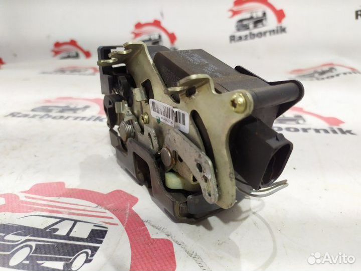 Замок боковой двери левый Mercedes Vito W639 2.1D