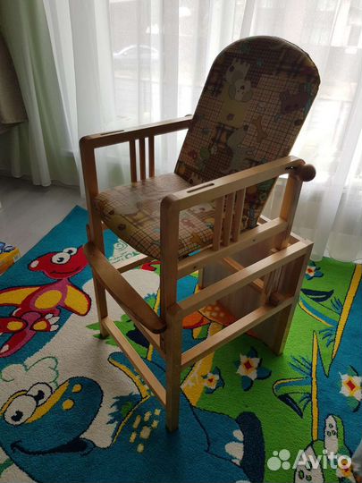 Столик для кормления малыша, стол/парта