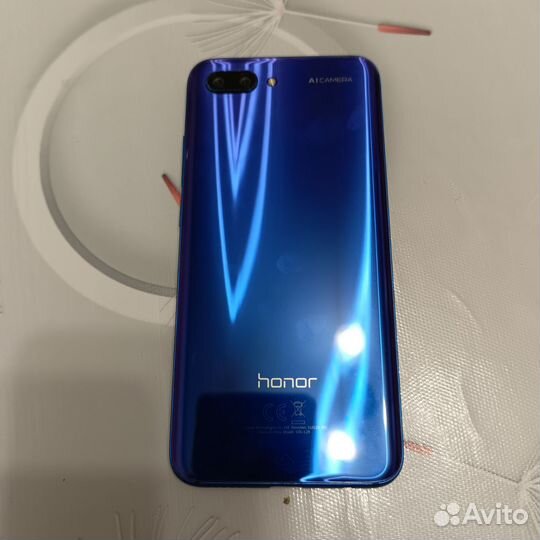 Телефон Honor 10
