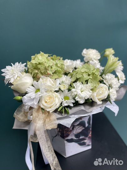 Цветы в шляпной коробке