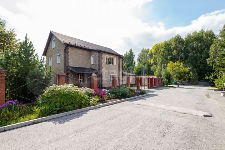 Коттедж 300 м² на участке 13,8 сот.