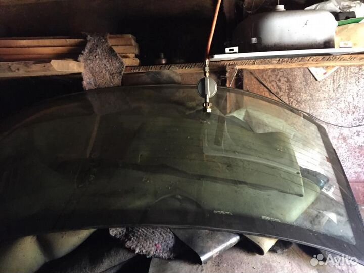 Заднее стекло на Ford Crown Victoria