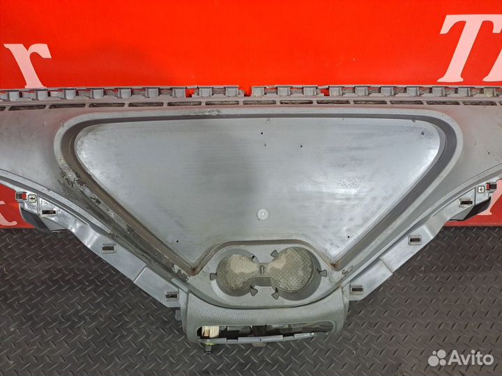 Панель салона передняя