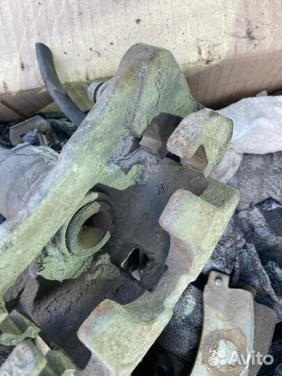 Суппорт задний caldina camry vista