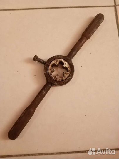 Плашкадержатель с плашкой 1/2 (20мм) СССР