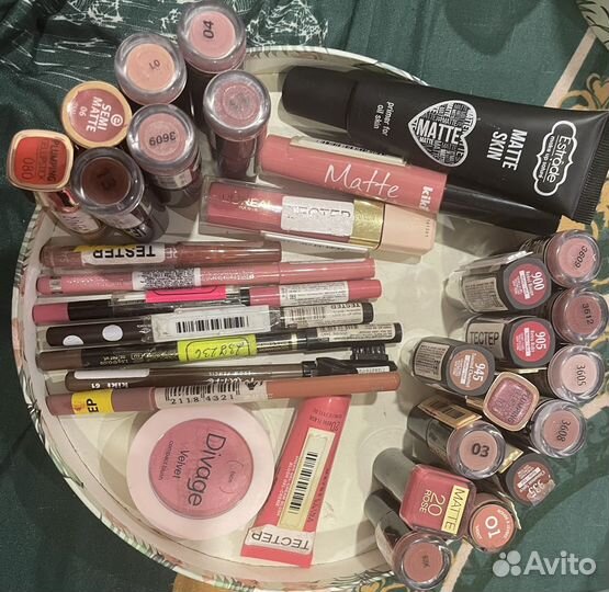 Блеск для губ, помада