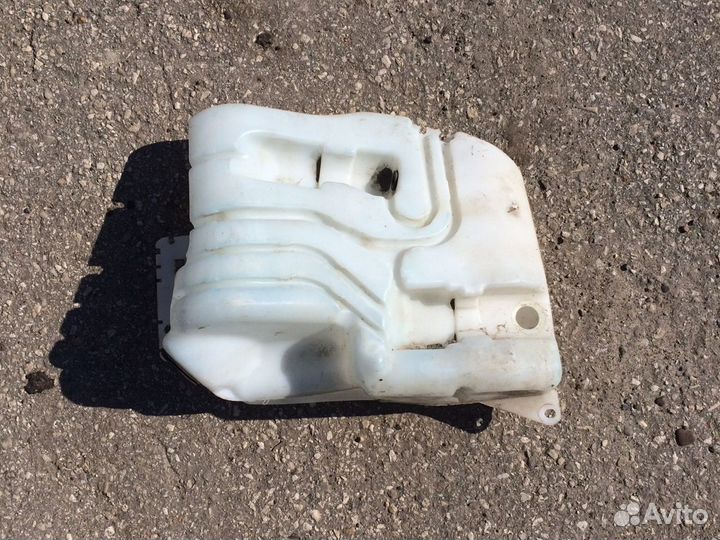 Бачок омывателя Nissan Qashqai J10