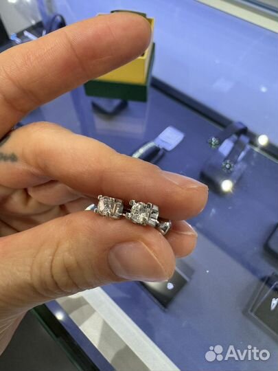 Золотые серьги с бриллиантами