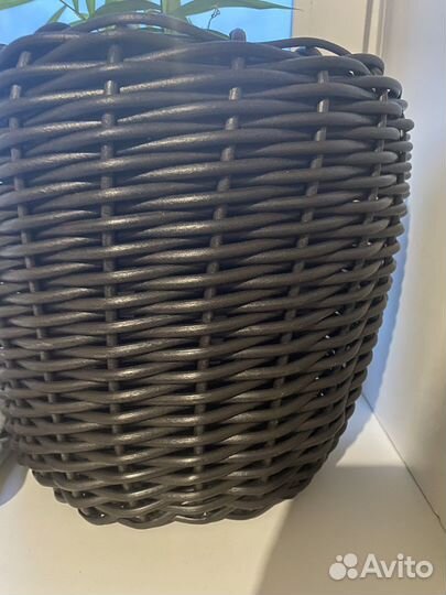 Кашпо из искусственного ротанга