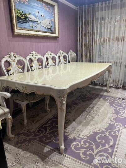 Стол со стульями