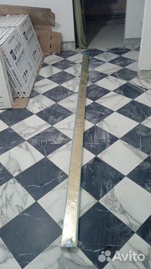 Латунный профиль на стену