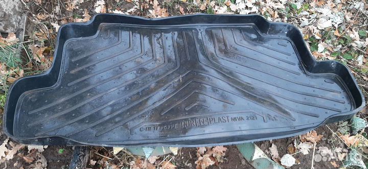 Продам коврики в багажник на ваз 2105 и ниву