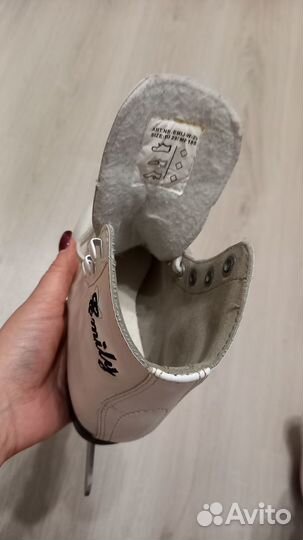 Продам детские фигурные коньки