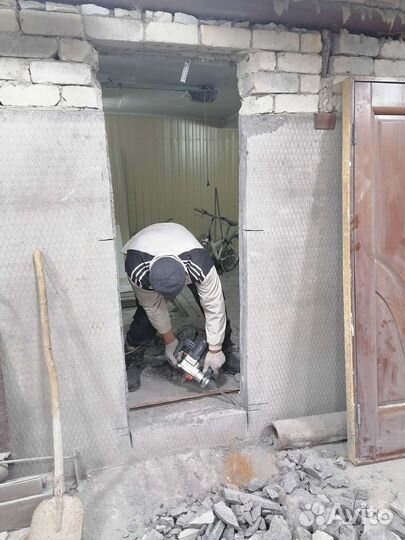 Демонтажные работы в квартирах домов и зданий