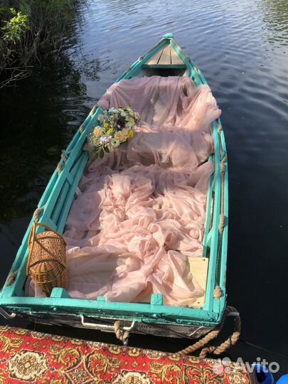 Лодка деревянная