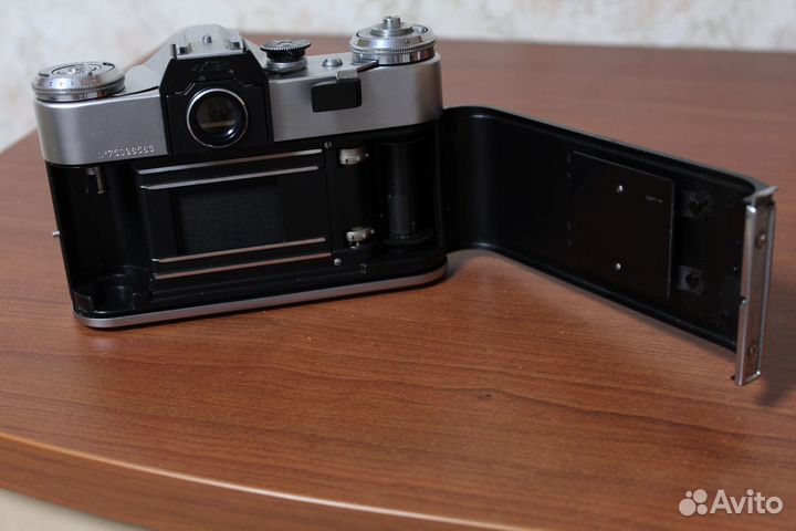 Фотоаппарат Zenit-E с объективом Индустар-61л/3-мс