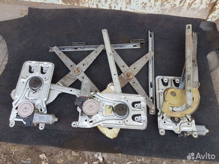 Стеклоподьемник Chrysler 300m