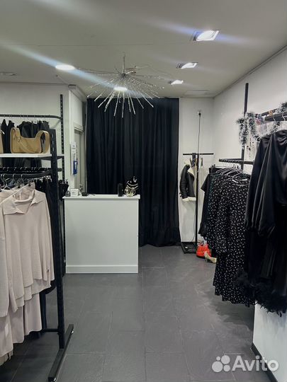 Раскрученный шоурум магазин жен.одежды+соц.сети