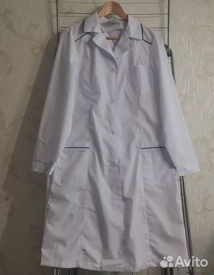 Белый медицинский халат