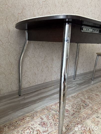 Кухонный стол стеклянный раздвижной