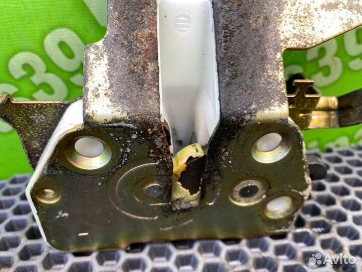 Замок двери задний левый Mazda Mpv LW5W GY-DE 2.5