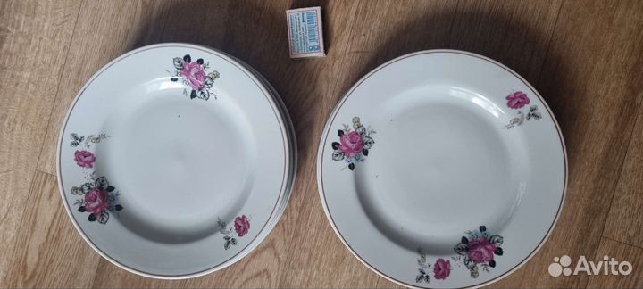 Набор тарелок, соусница и селедочница