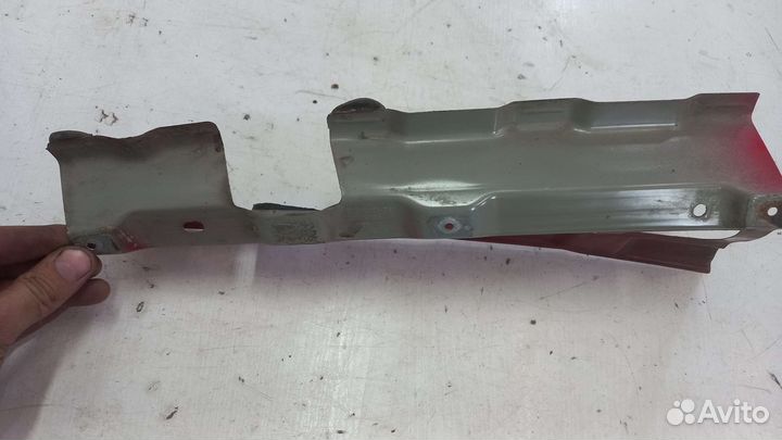 Кронштейн крыла правый Skoda Octavia A5