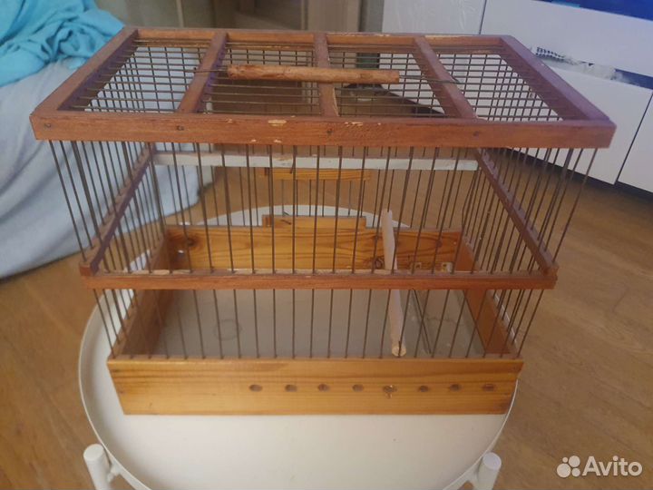 Деревянная клетка для певчих птиц