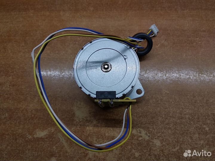 Шаговый двигатель