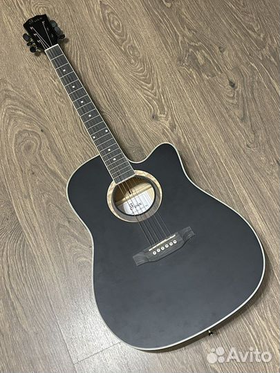 Акустическая гитара