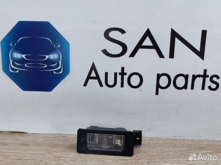 Подсветка номеров правая Bmw X5 E70 N62B48 2008