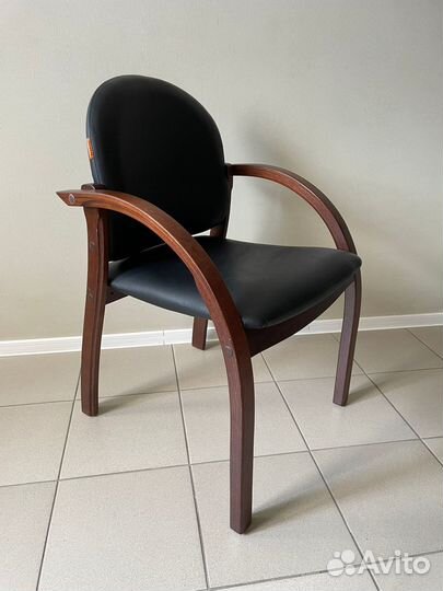 Кресло для посетителей