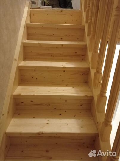 Деревянная лестница на 2этаж каркасного дома