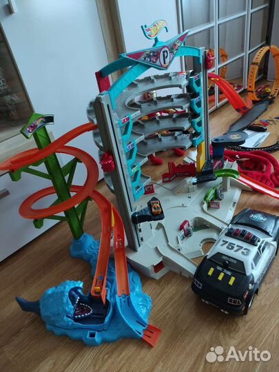 Hot wheels парковка гараж + трек