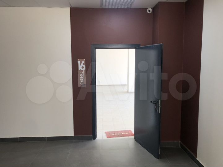 Площадь с отделкой в ТЦ, 143.9 м²