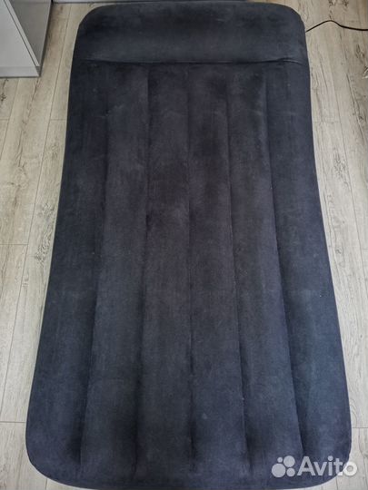 Надувной двуспальный матрас с насосом Intex