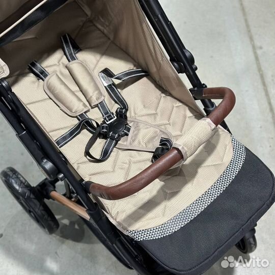 Прогулочная коляска новая