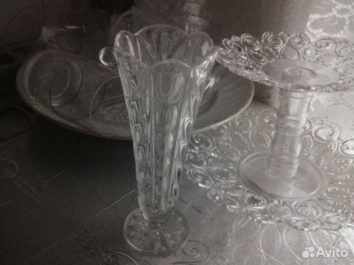 Посуда, приборы, чашки, стаканы, вазы, фужеры