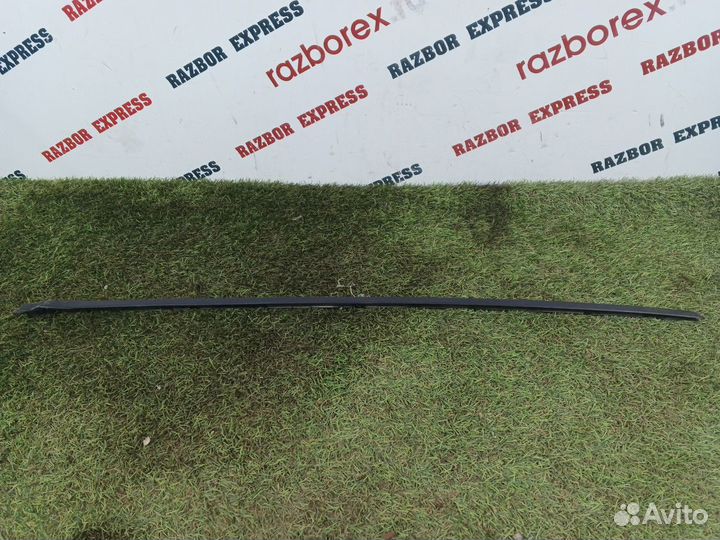 Накладка лобового стекла правая Ford Mondeo IV 4