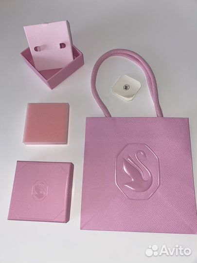 Пакет, коробка, конверт и сертифткат Swarovski