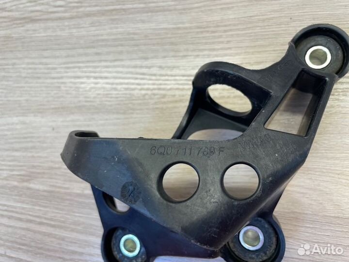 Кронштейн троса кпп Volkswagen Polo