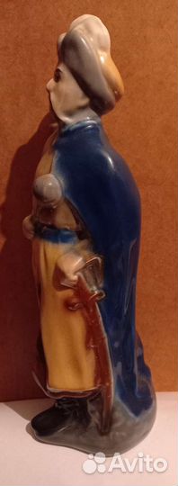 Фарфоровая статуэтка лфз. Богдан Хмельницкий