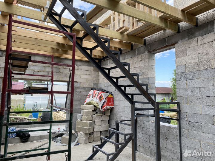 Металлический каркас лестницы для дачи и дома