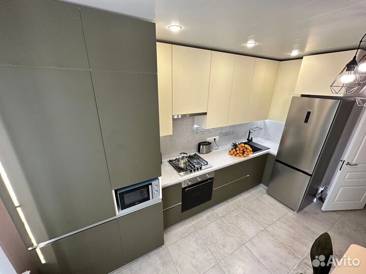 П образная кухня на заказ. Фабрика в Омске