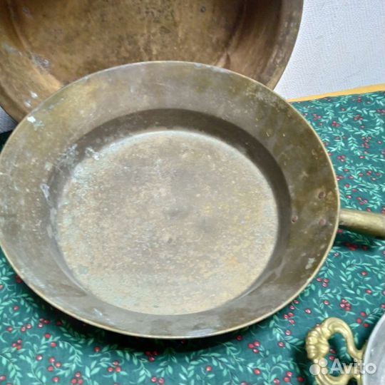 Медные тазы и сковородки, ступка