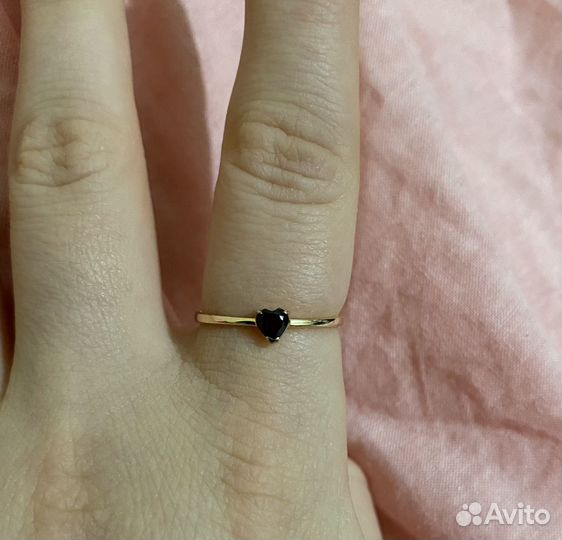 Кольцо золотое с гранатом сердечко 18 или 18,5