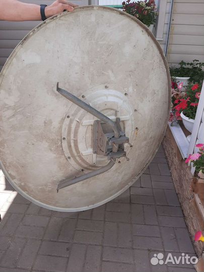 Спутниковая тарелка