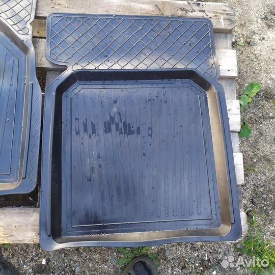 Автомобильные коврики резиновые