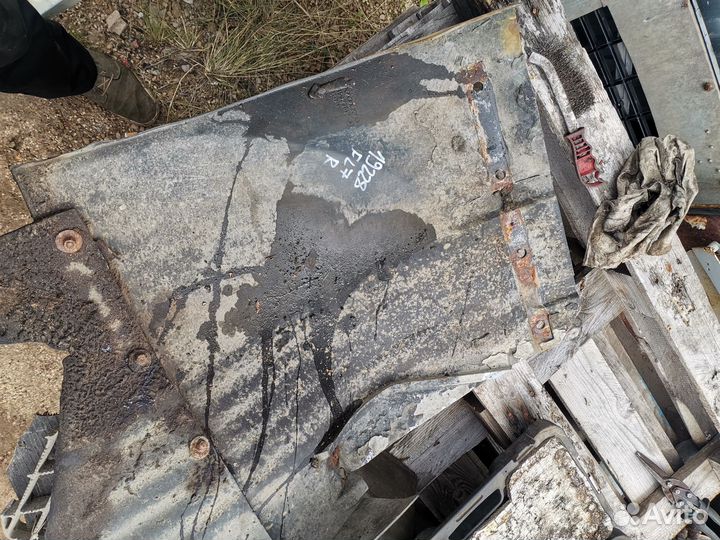 Крыло переднее правое передняя часть Volvo FL7